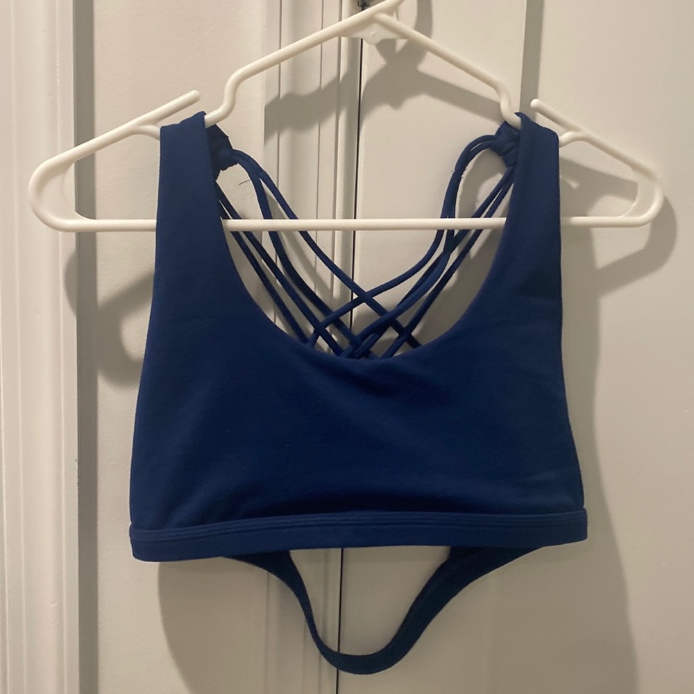 Worn once does not fit my shoulders but super cute back detailing!